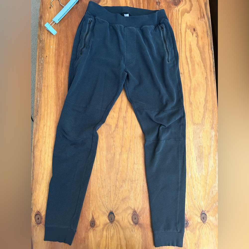 Alo black men’s sweatpants